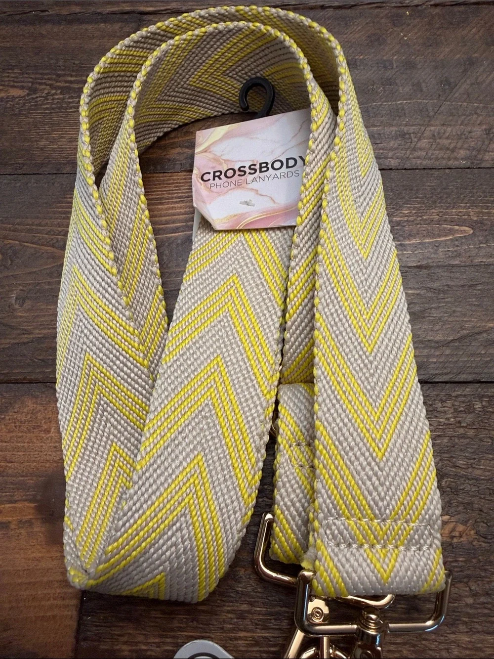 💛💛💛 NWT Universal Crossbody Phone Lanyard Strap Yellow Chevron 💛💛💛